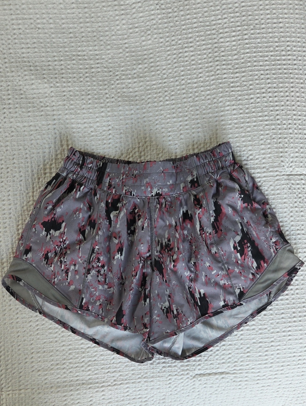 Lululemon women's sz 4 Gray patterned Women's Athletic Shorts